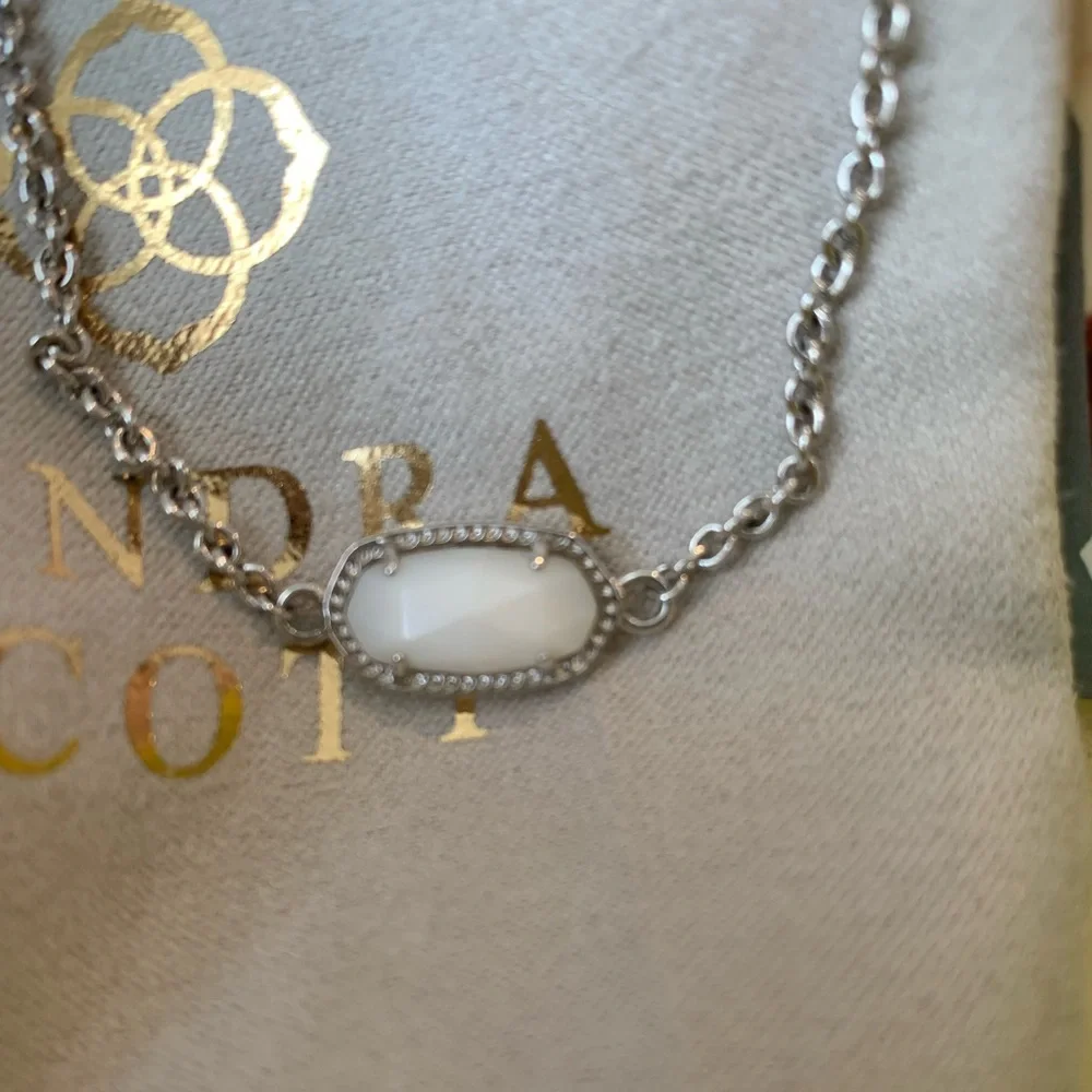 Kendra Scott Elaina Silver Adjustable Chain Bracelet in Ivory Pearl - Picture 2 of 2